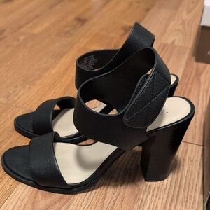 Simply Vera Vera Wang Black Strappy Heels